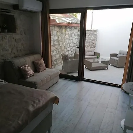 Apart Otel Mira 4*