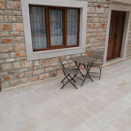 Mira Aparthotel *