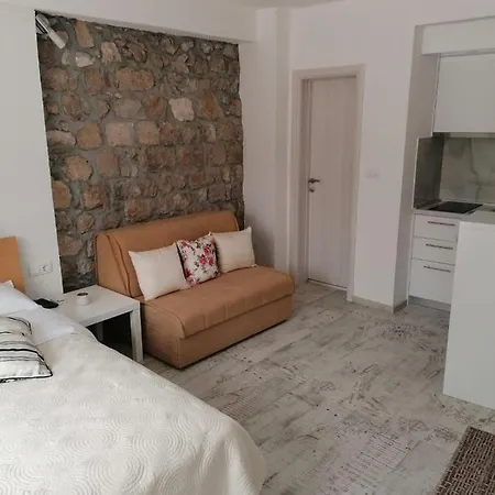 Mira Aparthotel *