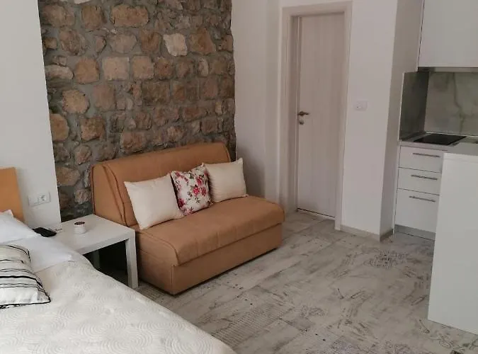 Mira Aparthotel 4*